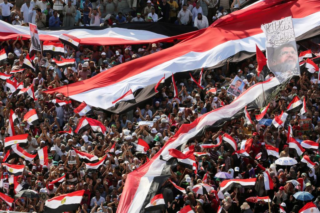 Φάκελο για τον Μόρσι και τους Αδελφούς Μουσουλμάνους ετοιμάζει η εισαγγελία της Αιγύπτου