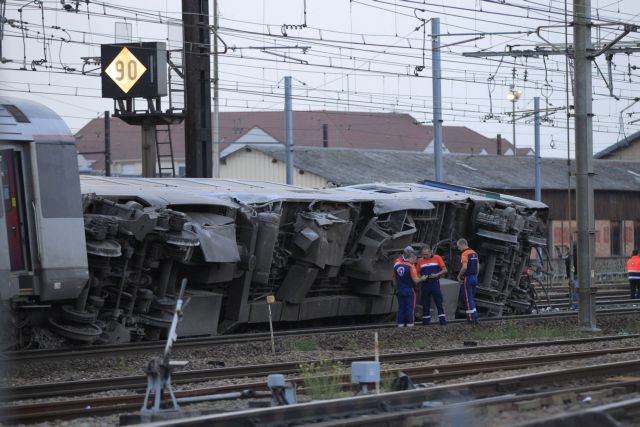 Τρόμος στη Γαλλία: γιατί συνέβη το χειρότερο σιδηροδρομικό δυστύχημα των τελευταίων 25 ετών