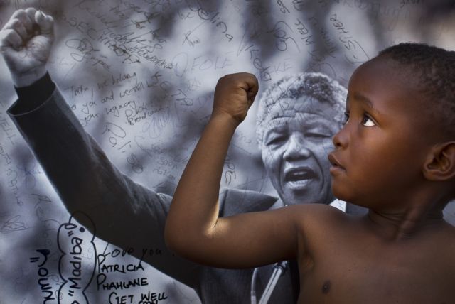 Ο Νέλσον Μαντέλα θα συνεχίσει τη θεραπεία στο σπίτι του