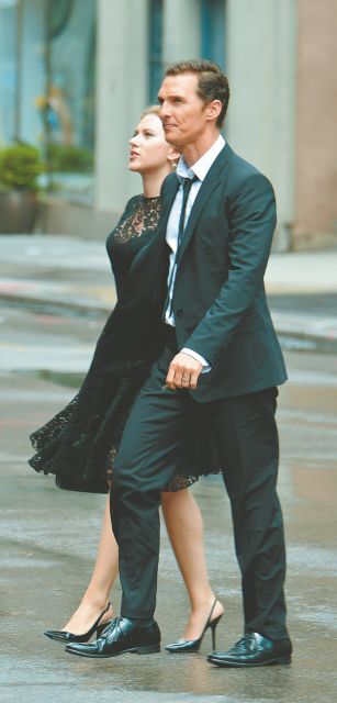 Η Σκάρλετ Γιόχανσον και ο Μάθιου Μακόναχι διαφημίζουν τον οίκο Dolce & Gabbana