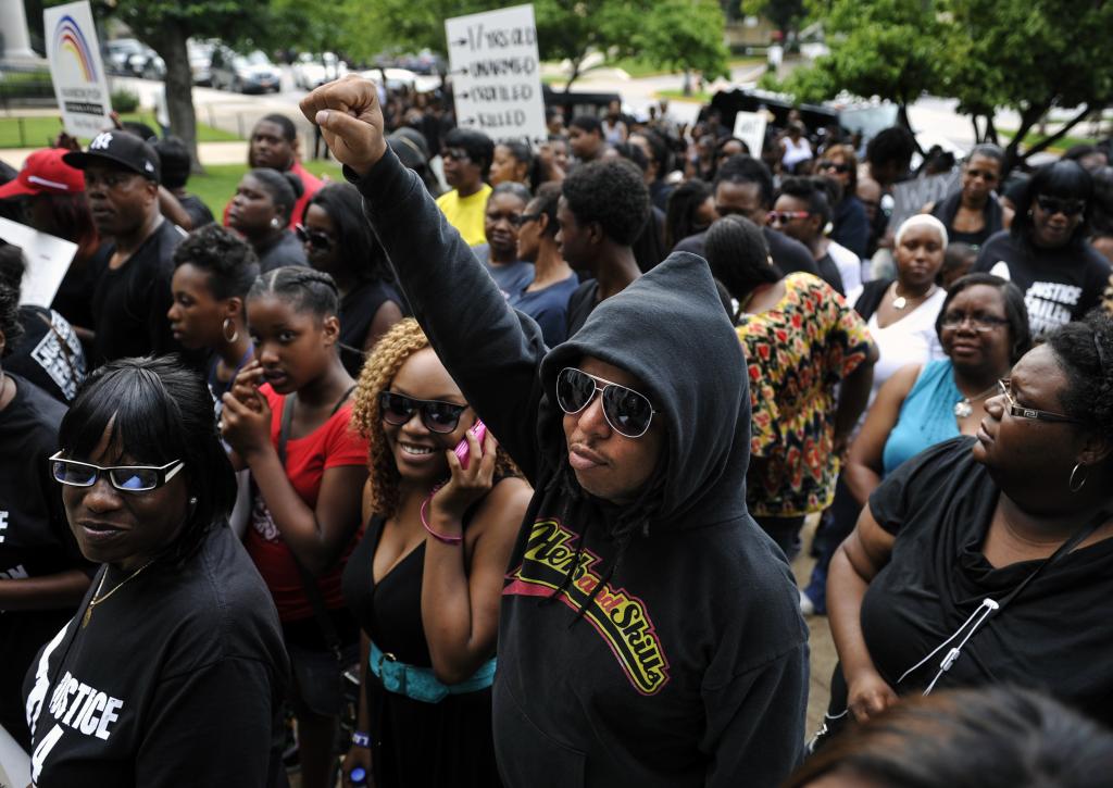 «Δικαιοσύνη για τον Τρέιβον» φώναξαν διαδηλωτές σε 100 πόλεις των ΗΠΑ