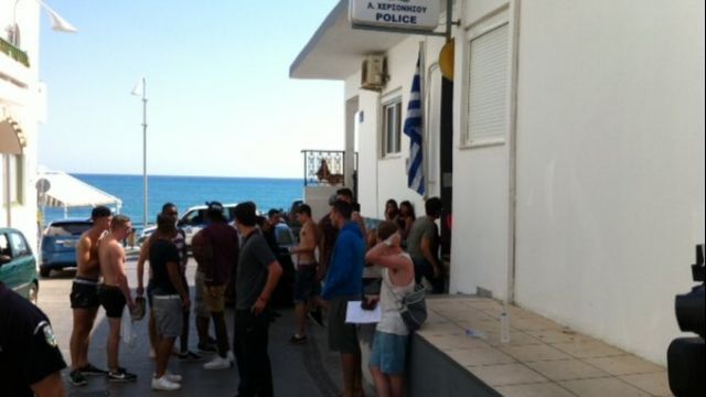 Συνελήφθη Βρετανός για τον θάνατο 19χρονου συμπατριώτη του σε συμπλοκή στα Μάλια της Κρήτης