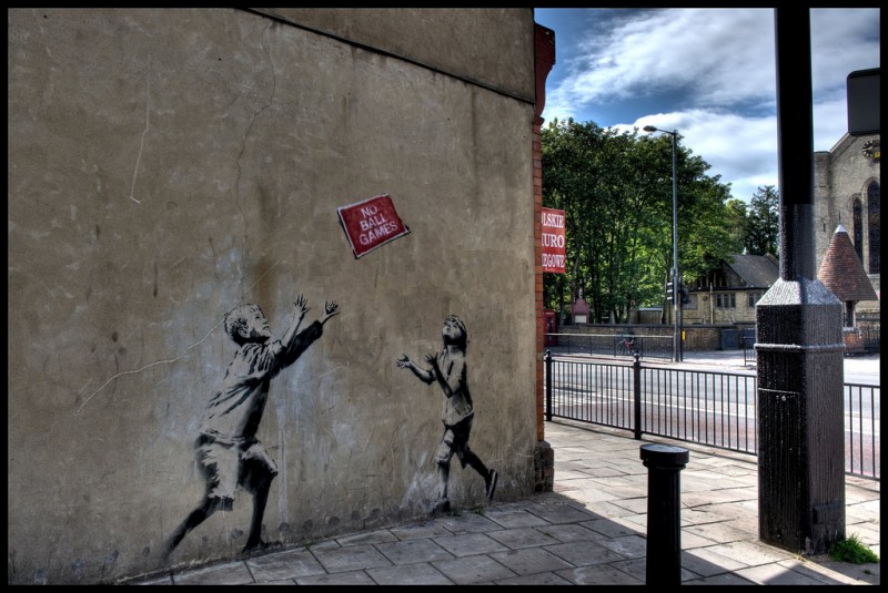 Από τον τοίχο, στο σφυρί ένα ακόμα γκράφιτι του Μπάνκσι στο Λονδίνο