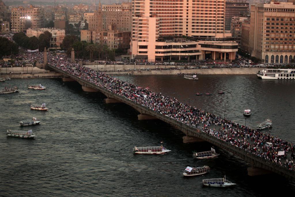 Ογκώδεις διαδηλώσεις και πέντε νεκροί στην Αίγυπτο
