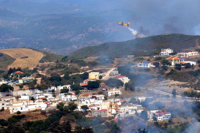 Υπό μερικό έλεγχο η πυρκαγιά στη Ρόδο, σε ύφεση στην Κρήτη