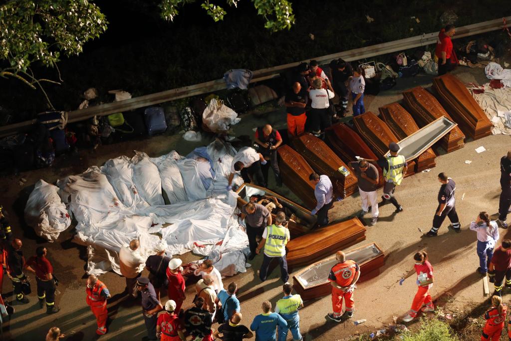 Εθνικό πένθος στην Ιταλία για τους 38 νεκρούς στο δυστύχημα με το τουριστικό λεωφορείο