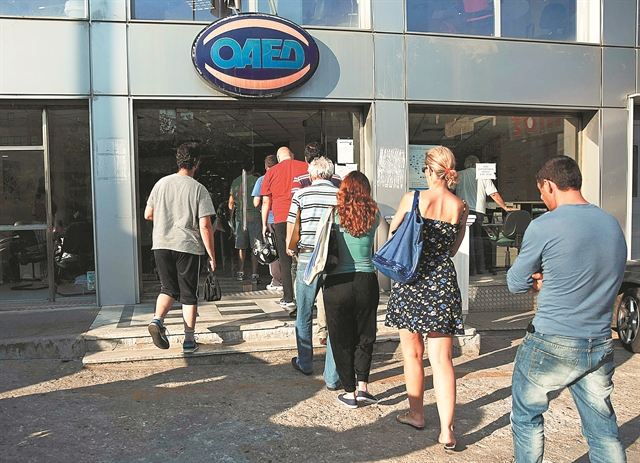 «Φθηνή στέγη» σε νέα ζευγάρια και ανέργους