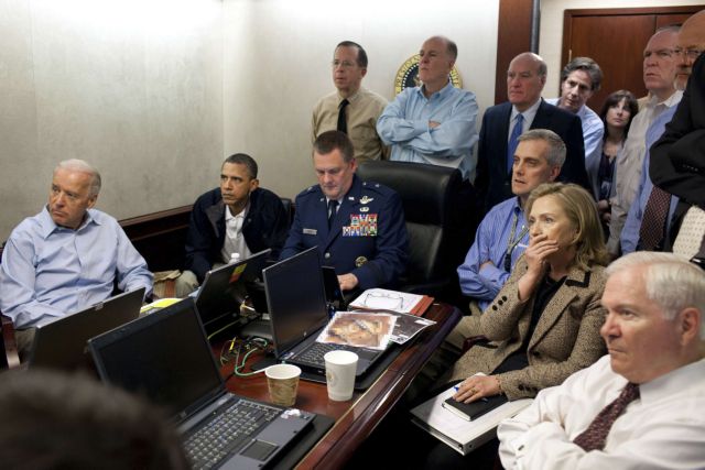 Ο Ομπάμα έπαιζε χαρτιά την ημέρα της επιχείρησης κατά του Οσάμα μπιν Λάντεν