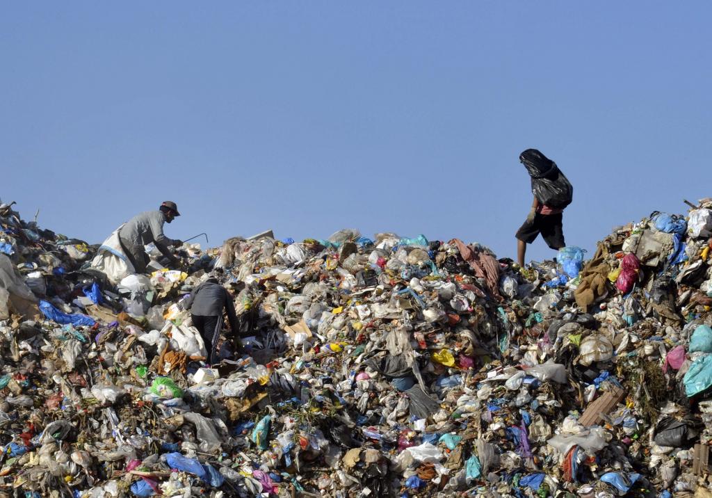 Λεχαινά: Δύο ημερών το αγοράκι που πέταξαν στα σκουπίδια και βρέθηκε στη χωματερή