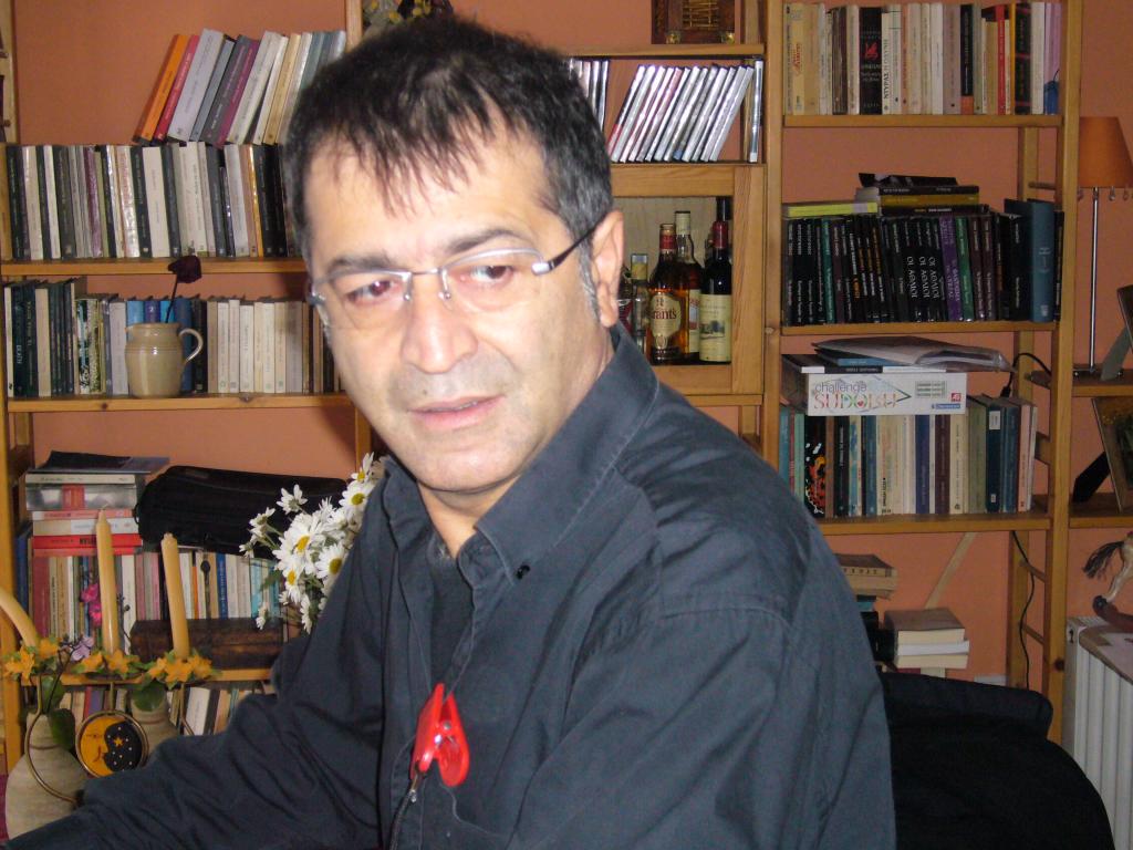 Ο Τάκης Τζαμαργιάς καλλιτεχνικός διευθυντής του Δημοτικού Θεάτρου Πειραιά