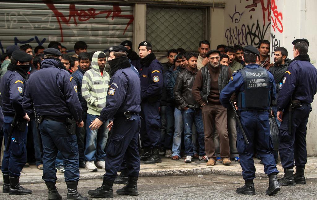 Συνελήφθη διακινητής 19 παράνομων μεταναστών έξω από τις Σέρρες