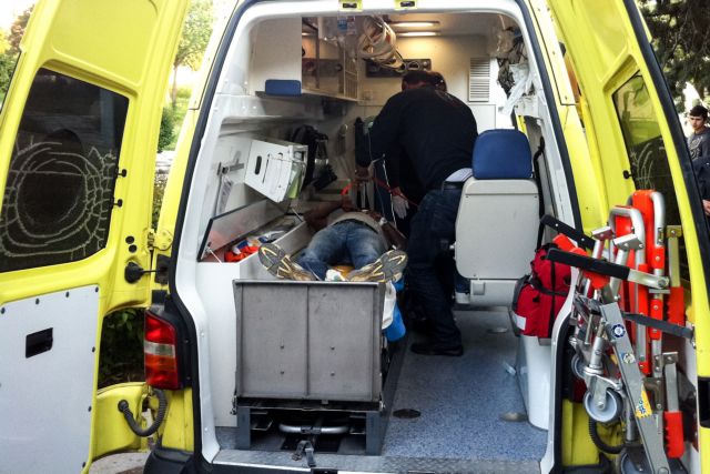 Ενας νεκρός και πέντε τραυματίες από πρόσκρουση ΙΧ σε στάση λεωφορείου στη Θεσσαλονίκη