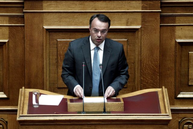 Ομολογία Σταϊκούρα στη Βουλή: «Στα 320 δισ. ευρώ το χρέος το 2013 – ανοιχτό το πρόβλημα της βιωσιμότητας»