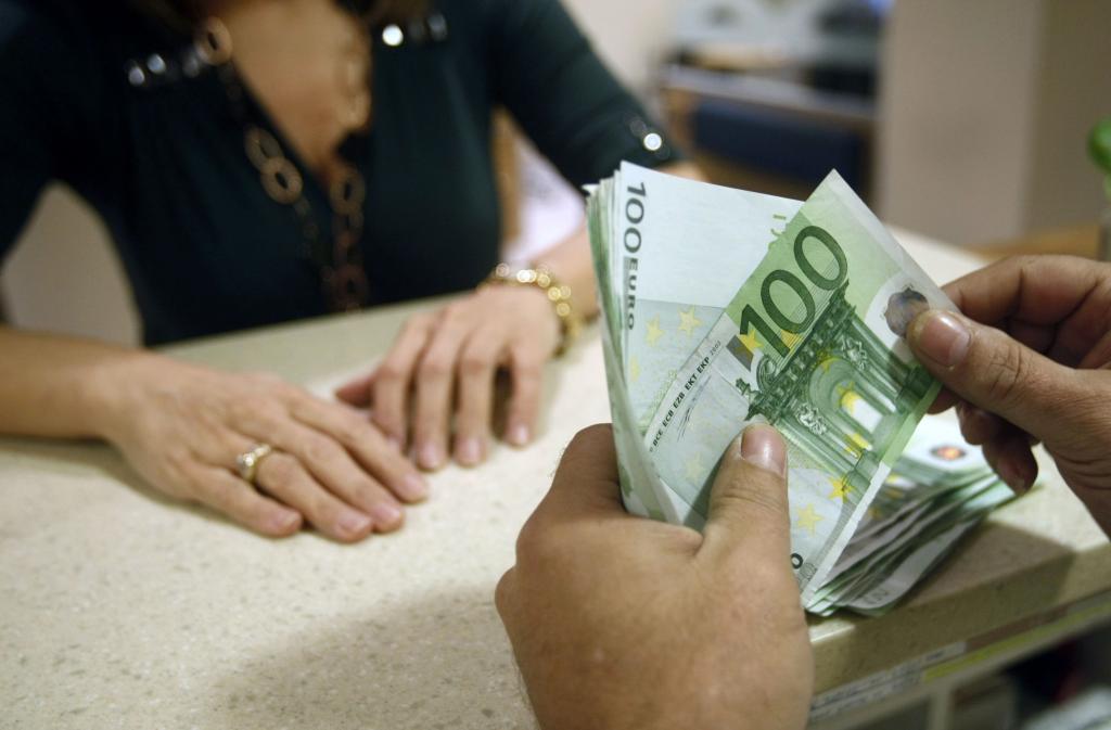 Μειώθηκαν κατά 288 εκατ. ευρώ οι καταθέσεις στις ελληνικές τράπεζες τον Ιούλιο