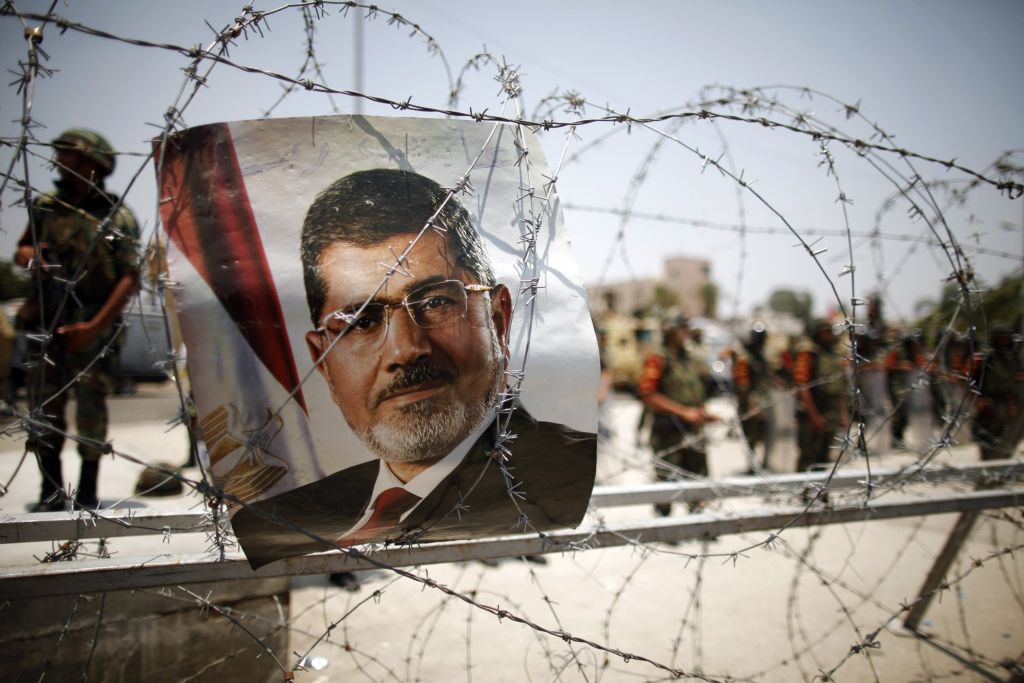 Αίγυπτος: Νέα κατηγορία για συνέργεια σε δολοφονία απαγγέλθηκε στον Μόρσι