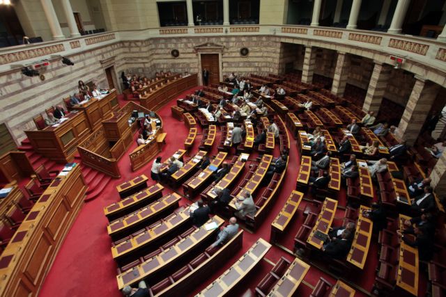 Αντιδράσεις ΣΥΡΙΖΑ και ΚΚΕ για το κατεπείγον του νoμοσχεδίου για τα κρατικά λαχεία