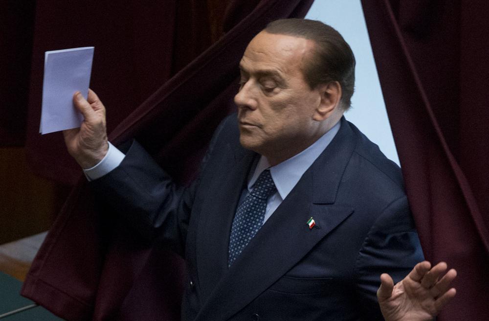 Ιταλία, η επόμενη μέρα: Ο Μπερλουσκόνι συναντά βουλευτές – ο Λέτα απαγορεύει τις διακοπές των υπουργών