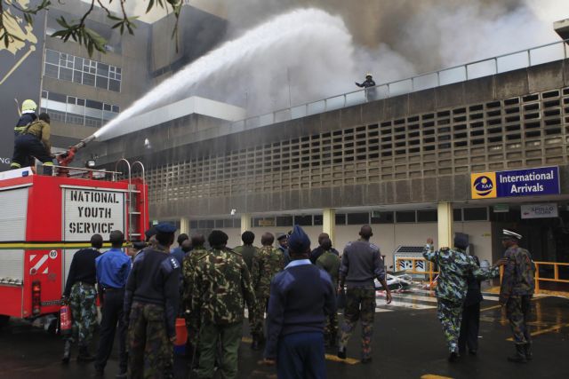 Υπό μερικό έλεγχο η φωτιά στο αεροδρόμιο του Ναϊρόμπι