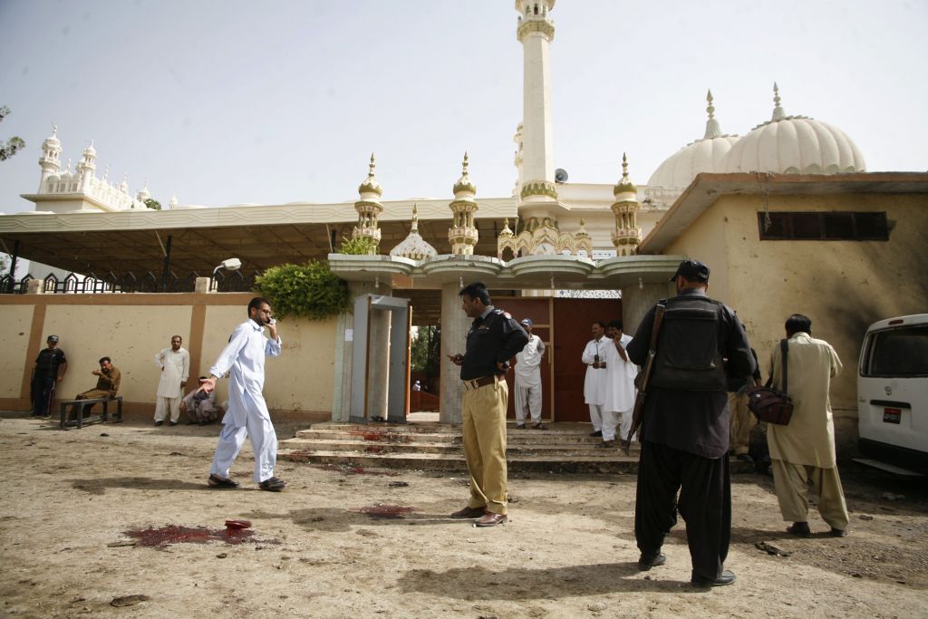 Δεκάδες νεκροί σε επίθεση αυτοκτονίας κατά τη διάρκεια κηδείας αστυνομικού στο Πακιστάν