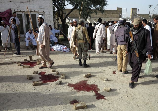 Ενοπλη επίθεση με εννέα νεκρούς έξω από τέμενος στο Πακιστάν