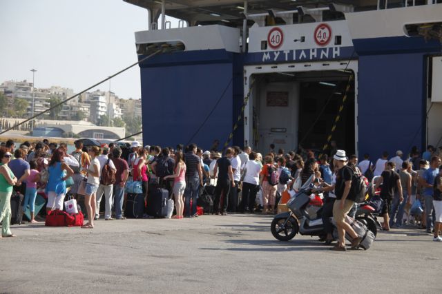 Αυξημένη η κίνηση στο λιμάνι του Πειραιά