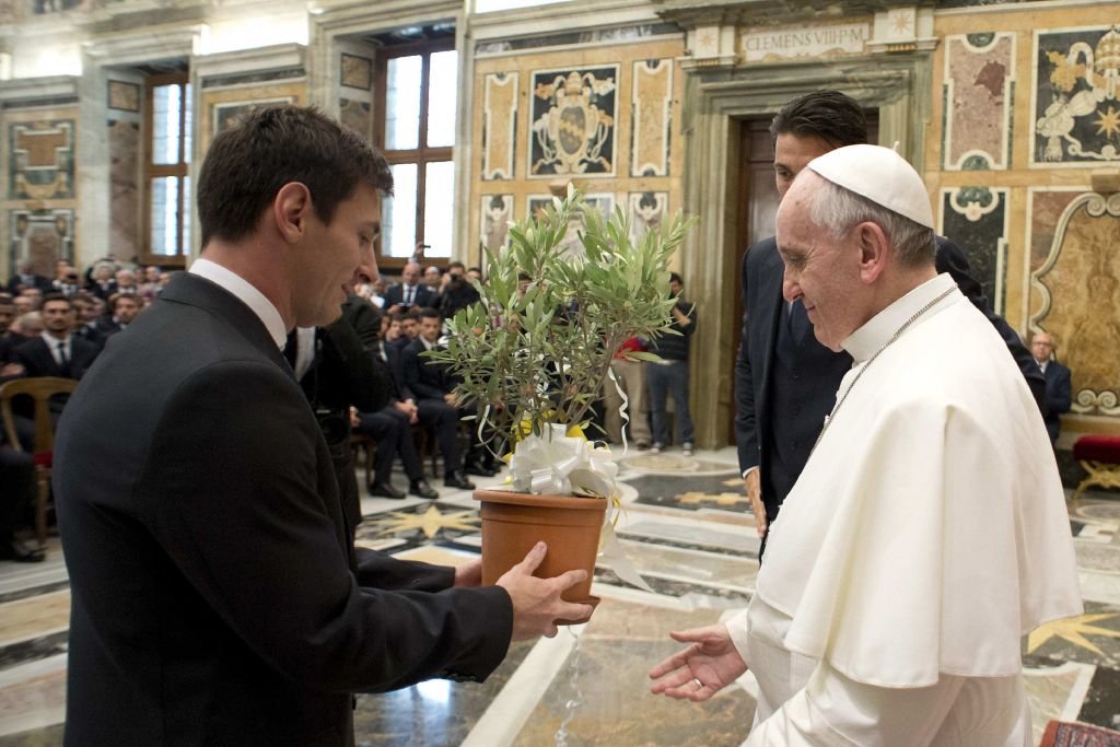Τον Λιονέλ Μέσι υποδέχθηκε ο Πάπας Φραγκίσκος στο Βατικανό
