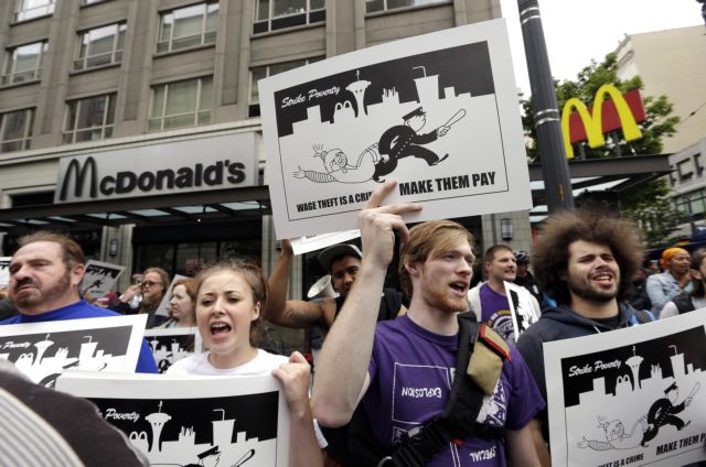 Απεργούν οι εργαζόμενοι των fast-food όλης της Αμερικής για τον κατώτατο μισθό