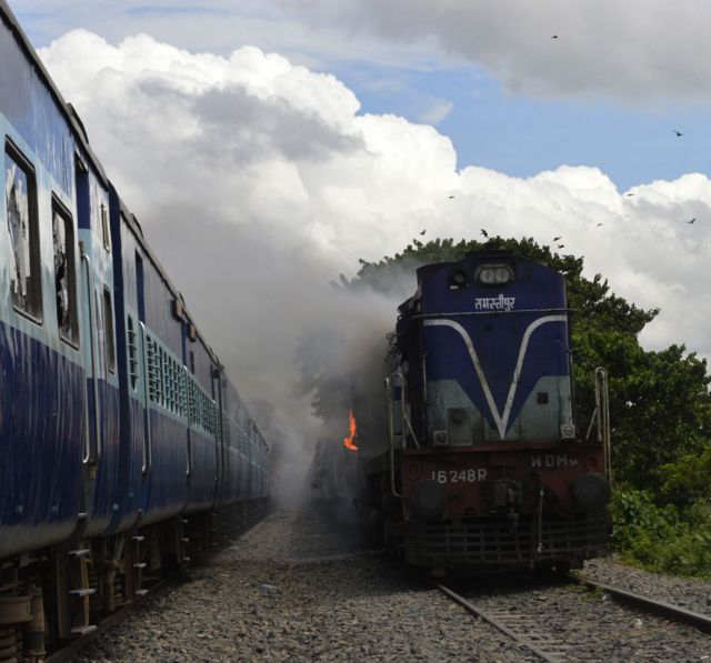 37 προσκυνητές νεκροί από πρόσκρουση τρένου στην Ινδία