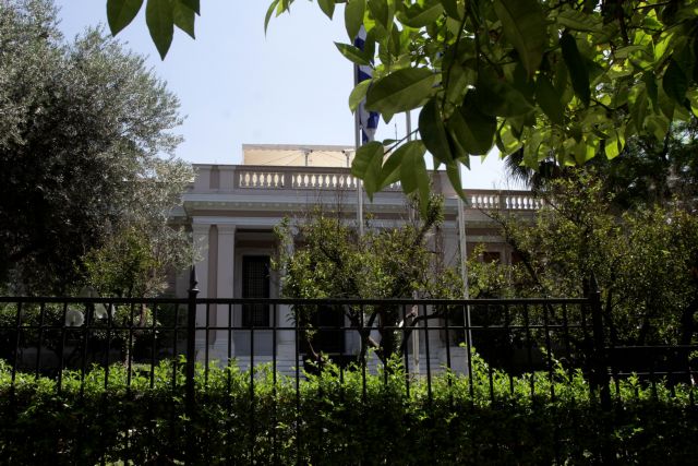 Σε διαθεσιμότητα 12.500 δημόσιοι υπάλληλοι – Ποιοι φεύγουν από πού