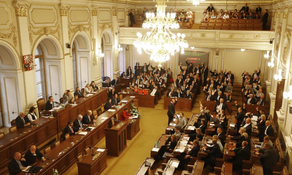 Οι τσέχοι βουλευτές ενέκριναν τη διάλυση του κοινοβουλίου και την προκήρυξη εκλογών