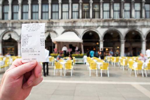 Τουρίστες πλήρωσαν στη Βενετία 100 ευρώ για τέσσερις καφέδες και τρία λικέρ