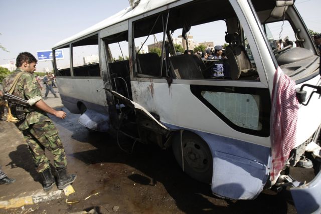 Υεμένη: Ένας νεκρός, 25 τραυματίες από τη βομβιστική επίθεση σε λεωφορείο της Πολεμικής Αεροπορίας
