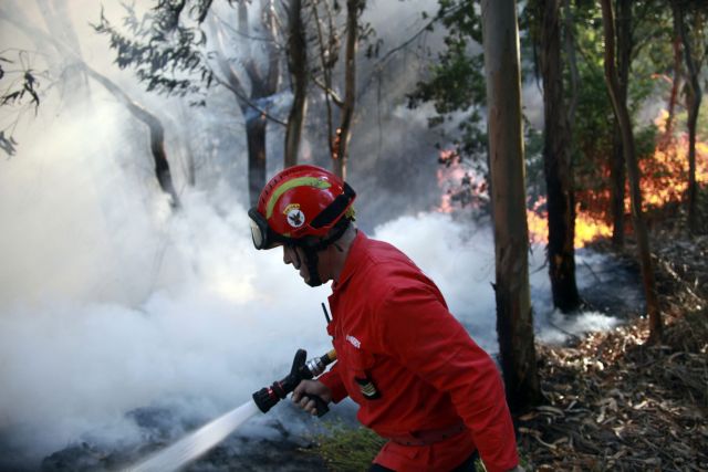 Μαίνονται οι φονικές πυρκαγιές στο βόρειο και στο κεντρικό τμήμα της Πορτογαλίας
