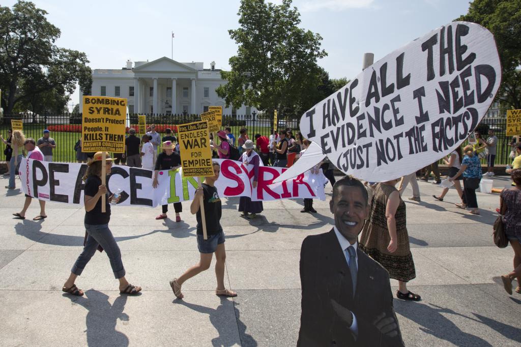 Διαδηλώσεις διαμαρτυρίας σε Ουάσινγκτον και Λονδίνο για την επίθεση που αποφάσισε ο Ομπάμα