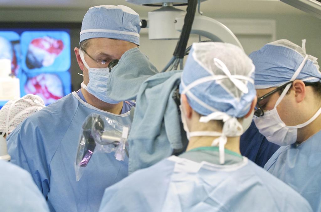 Χειρουργός έκλεψε ηρωίνη από το στομάχι ασθενή του στη Ρωσία