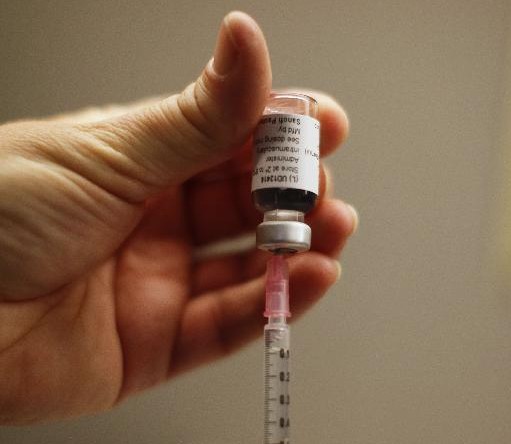 Το αντιγριπικό εμβόλιο «προστατεύει τους άντρες από το έμφραγμα»