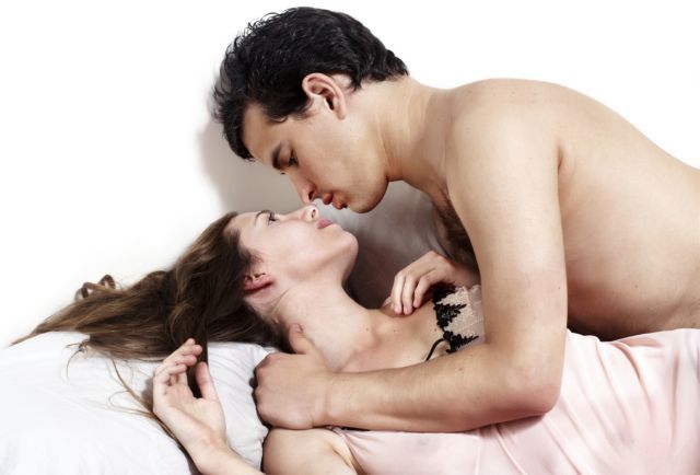 Οι σεξουαλικές ορμές «σπρώχνουν τους άντρες στην απιστία»