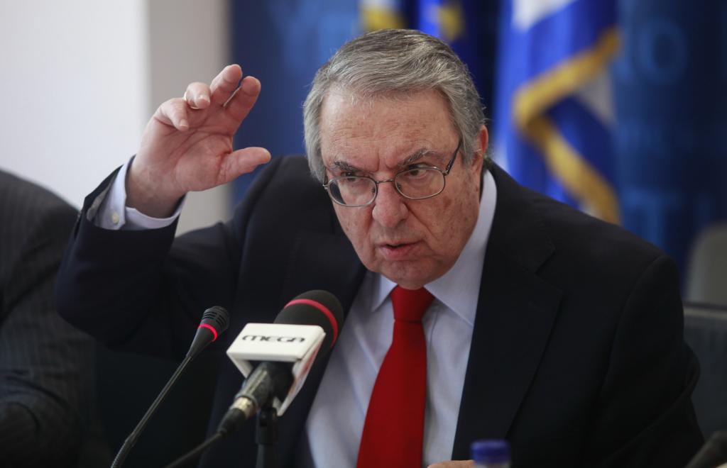 Μπαμπινιώτης εναντίον Ρεπούση: «Δεν πρέπει να γινόμαστε συνομιλητές φληναφημάτων»