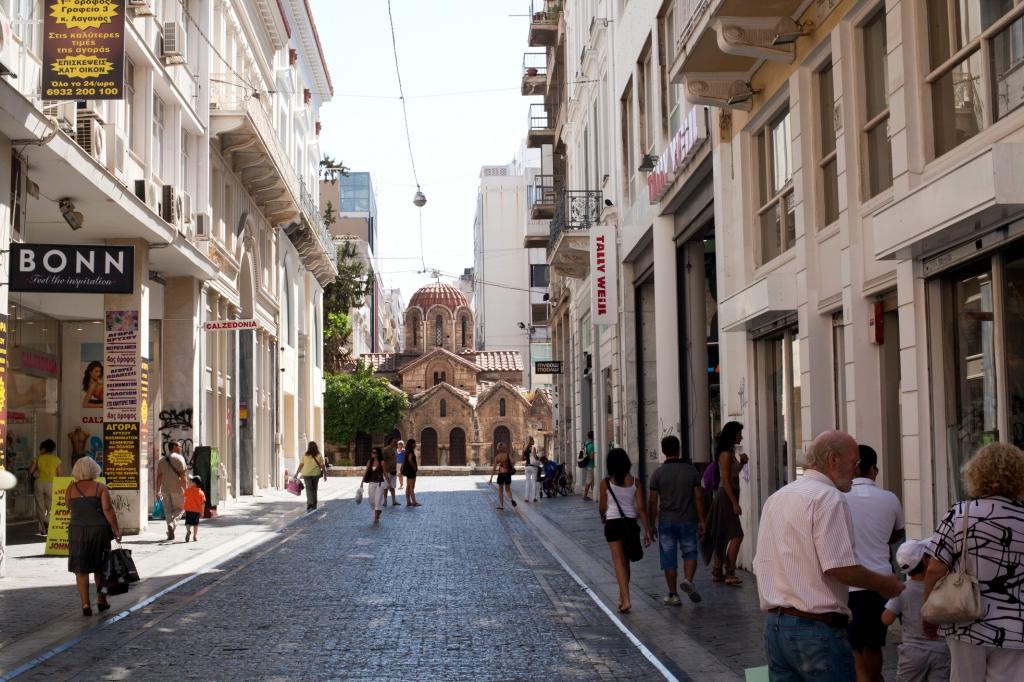 Απαισιόδοξοι για τα οικονομικά τους δηλώνουν οι Ελληνες σε έρευνα του ΕΒΕΑ