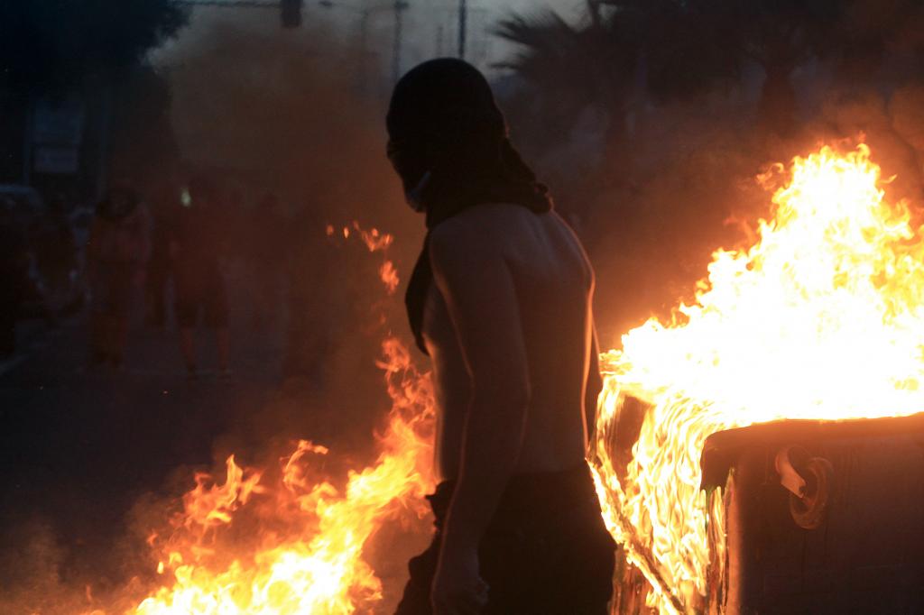 Εκτεταμένα επεισόδια στα αντιφασιστικά συλλαλητήρια σε Κερατσίνι, Θεσσαλονίκη, Πάτρα