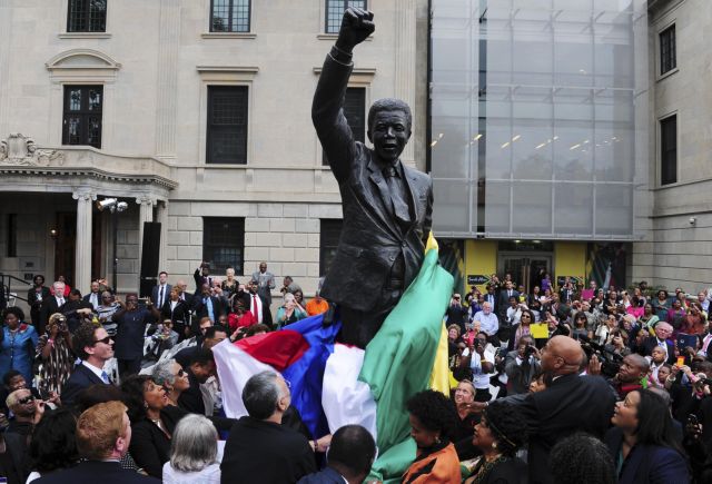 Αγαλμα του Νέλσον Μαντέλα στην Ουάσιγκτον