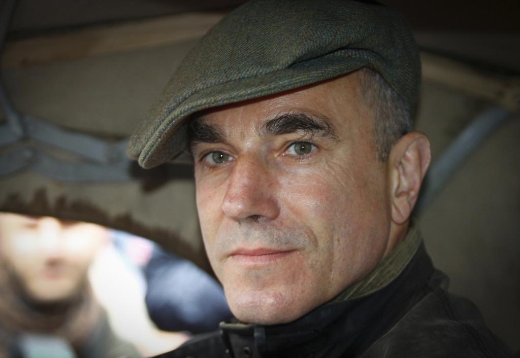 Τον Ντάνιελ Ντέι-Λιούις στον ρόλο του 007 θέλει ο συγγραφέας του νέου βιβλίου του Τζέιμς Μποντ