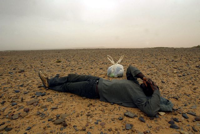 Μετανάστες πέθαναν στην έρημο Σαχάρα αναζητώντας λίγο νερό