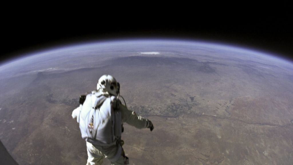 Το βίντεο της απίστευτης πτώσης στη Γη από το Διάστημα με τα μάτια του «ατρόμητου» Φέλιξ