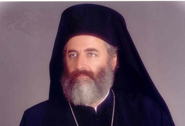 Ο ιεράρχης που μοιράζει… χωράφια