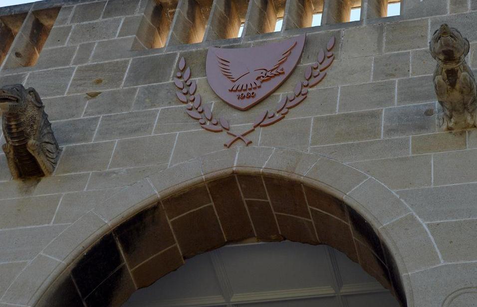 Επίσημη ανάρτηση του θυρεού της Κυπριακής Δημοκρατίας