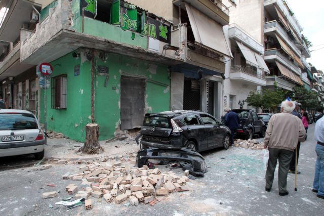 Ισχυρή έκρηξη βόμβας σε γραφεία συνδέσμου του ΠΑΟ με μεγάλες ζημιές στα Πετράλωνα