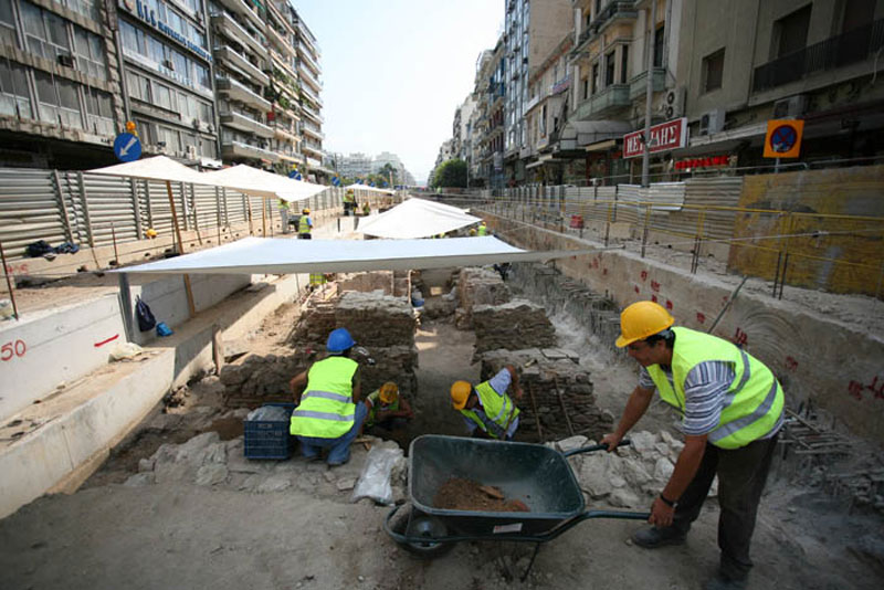 Ανθρώπινη αλυσίδα στη Θεσσαλονίκη για την προστασία των αρχαίων στο σταθμό Βενιζέλου του Μετρό