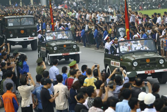 Χιλιάδες βιετναμέζοι αποχαιρέτισαν τον στρατηγό Γκιάπ
