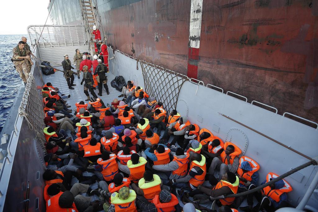 Ιταλία: Διέσωσαν 400 μετανάστες στα ανοικτά της Σικελίας